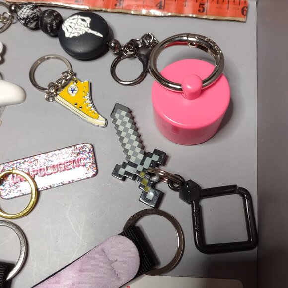 Lot Of 10 Keychains - Picture 4 of 7